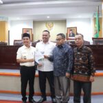 Wakil Wali Kota Pontianak, Bahasan foto bersama pimpinan DPRD Kota Pontianak. (Foto: Indri)