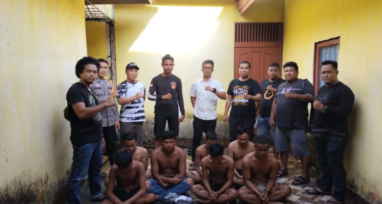 Para pelaku pengeroyokan pengurus GP Ansor Kecamatan Bunut Hulu saat diamankan. (Foto: Ishaq)