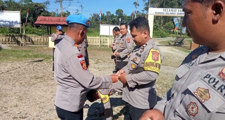 Operasi gaktiplin terhadap para personel di lima polsek perbatasan oleh Si Propam Polres Kapuas Hulu. (Foto: Ishaq)