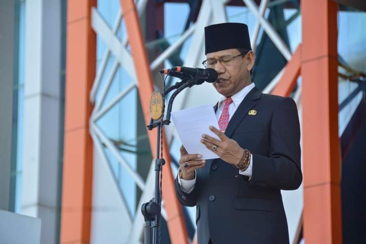 Wakil Bupati Ketapang, Farhan menjadi inspektur upacara peringatan HBD Provinsi Kalimantan Barat, di halaman Kantor Bupati Ketapang, Rabu (28/06/2023). (Foto: Adi LC)