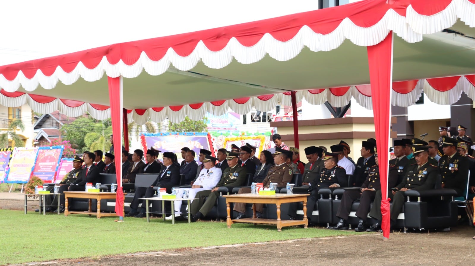 Sejumlah pejabat di Kapuas Hulu hadiri upacara Hari Bhayangkara ke-77 tahun 2023, Sabtu (01/07/2023). (Foto: Ishaq)