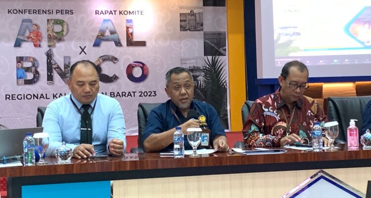 Kepala Perwakilan Kementerian Keuangan Regional Kalbar, Kukuh Sumardono Basuki memberikan keterangan pers, pada Rabu (05/07/2023). (Foto: Indri)