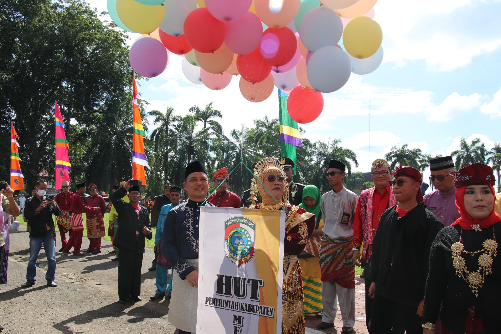 Wakil Gubernur Kalimantan Barat, Ria Norsan menghadiri peringatan Hari Jadi Kabupaten Mempawah ke-64 tahun 2023 di Kantor Bupati Mempawah, Selasa (04/07/2023). (Foto: Jauhari)