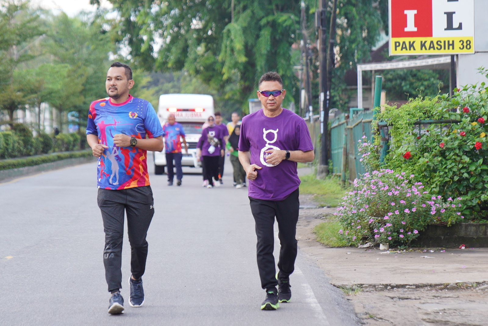 Wali Kota Pontianak, Edi Rusdi Kamtono (kanan) mengikuti event Fazzio Party Run 5K Competition, Sabtu (08/07/2023) pagi. (Foto: Indri)