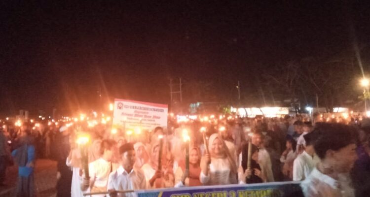 Pawai obor keliling Kota Ketapang menyambut 1 Muharram 1445 H, Selasa (18/07/2023) malam. (Foto: Adi LC)