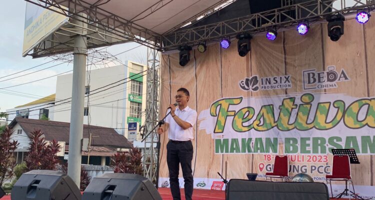 Wali Kota Pontianak, Edi Rusdi Kamtono memberikan kata sambutan pada Festival Makan Bersama 2023 yang digelar oleh Insix Production di Pontianak Convention Center (PCC). (Foto: Indri)
