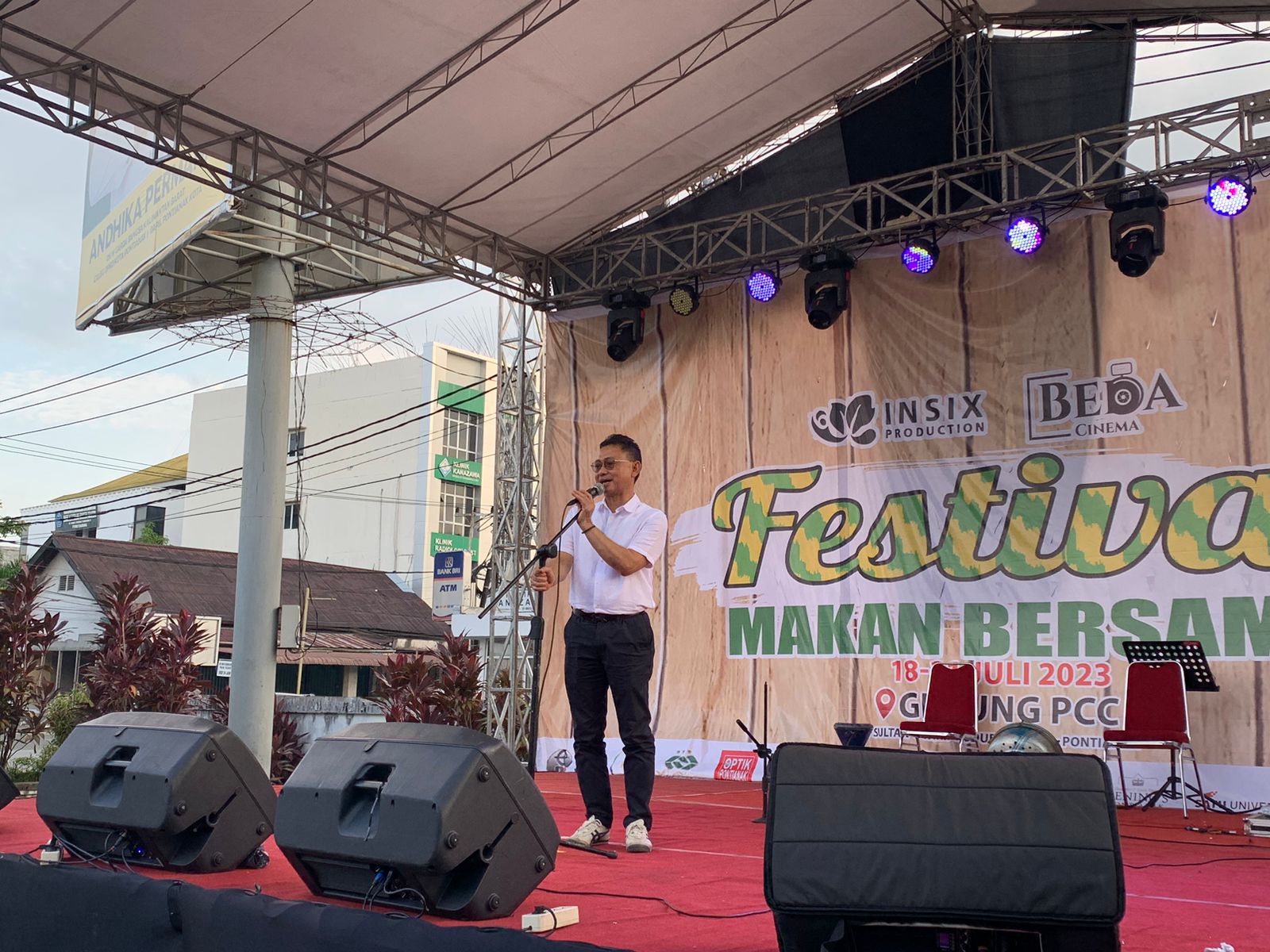 Wali Kota Pontianak, Edi Rusdi Kamtono memberikan kata sambutan pada Festival Makan Bersama 2023 yang digelar oleh Insix Production di Pontianak Convention Center (PCC). (Foto: Indri)