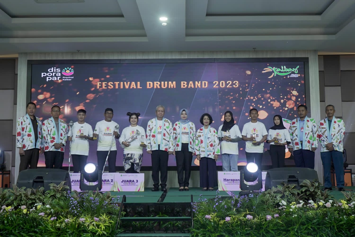Foto bersama pemenang Lomba Festival Drumband Kalbar Award 2023. (Foto: Diporapar Kalbar)