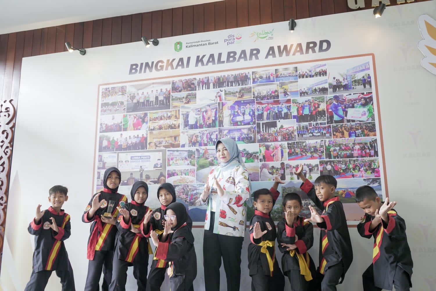 Foto bersama pemenang Lomba Bingkai Kalbar Award 2023. (Foto: Diporapar Kalbar)