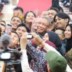 Gubernur Kalimantan Barat, Sutarmidji foto bersama ratusan mahasiswa dan mahasiswi peserta KKN Kebangsaan XI Tahun 2023. (Foto: Biro Adpim For KalbarOnline.com)