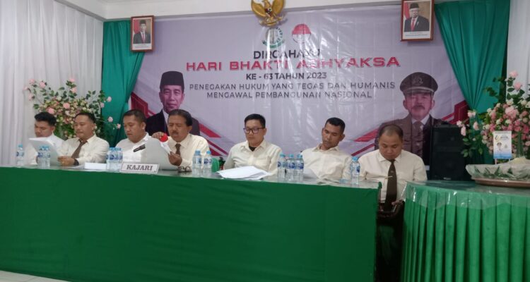Press release Kepala Kejaksaan Negeri Kapuas Hulu. (Foto: Ishaq/KalbarOnline.com)