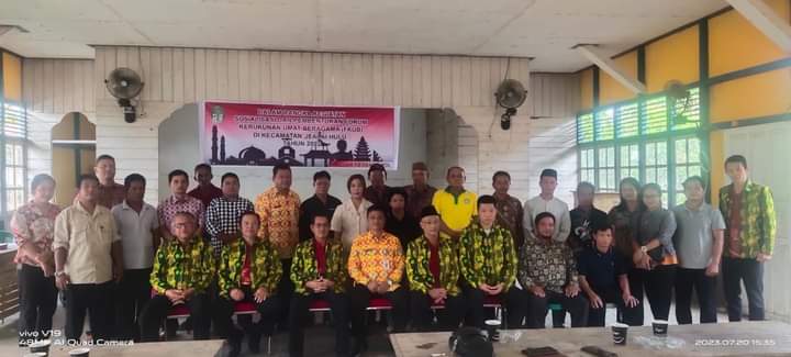 Foto bersama dalam acara sosialisasi sekaligus pembentukan FKUB di empat kecamatan di Kabupaten Ketapang. (Foto: Adi LC)