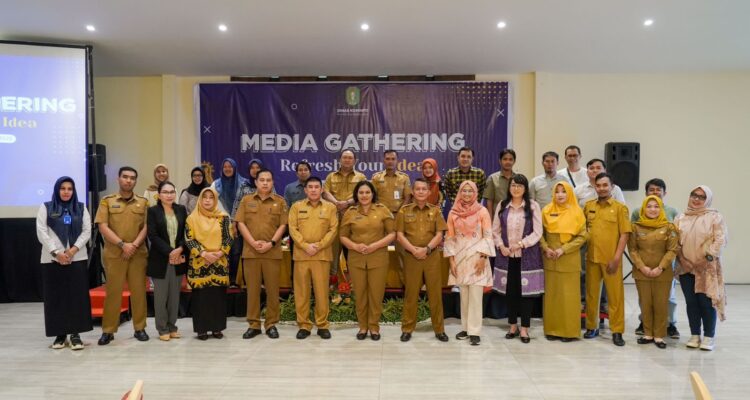 Foto bersama dalam acara media gathering di Qubu Resort, Selasa (25/07/2023). (Foto: Indri)