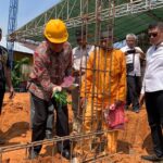 Gubernur Kalimantan Barat (Kalbar), Sutarmidji menghadiri tasyakuran pembangunan Tugu Juang Kecamatan Tumbang Titi, Kabupaten Ketapang, Rabu (26/07/2023). (Foto: Jauhari)