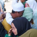 Kedatangan 367 orang jemaah haji kloter 25 asal Kalbar disambut tangis haru oleh sanak saudara, di Hotel Orchardz, Jalan Perdana, Kota Pontianak, Kamis (27/07/2023) siang. (Foto: Juhari)