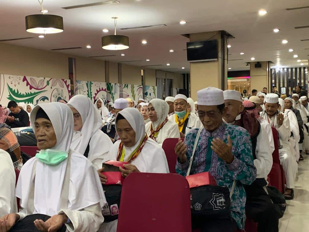 Jemaah haji Provinsi Kalimantan Barat kloter 26 yang berasal dari Kota Pontianak, Kota Singkawang dan Kabupaten Mempawah saat berada di Hotel Orchardz Ayani, Jumat (28/07/2023). (Foto: Jauhari)