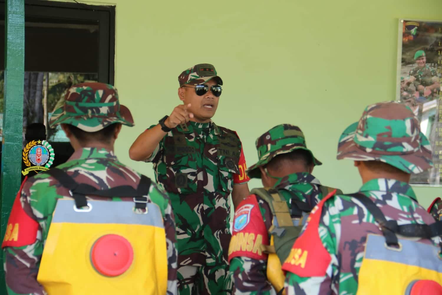 Dandim 1206/Psb, Letkol Inf Sri Widodo melaksanakan patroli dan sosialisasi di Kecamatan Embaloh Hilir, Kabupaten Kapuas Hulu, Sabtu (29/07/2023). (Foto: Ishaq)