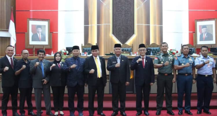 Foto bersama usai Rapat Paripurna Pengumuman Calon Pj Gubernur Kalimantan Barat di DPRD Provinsi Kalbar / Harisson / Pj Gubernur Kalbar