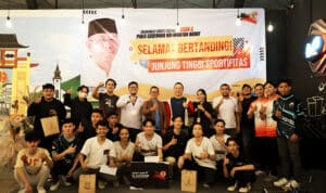 Foto bersama usai pelaksanaan kualifikasi Turnamen MLBB Piala Gubernur Kalbar musim kedua di Kota Singkawang