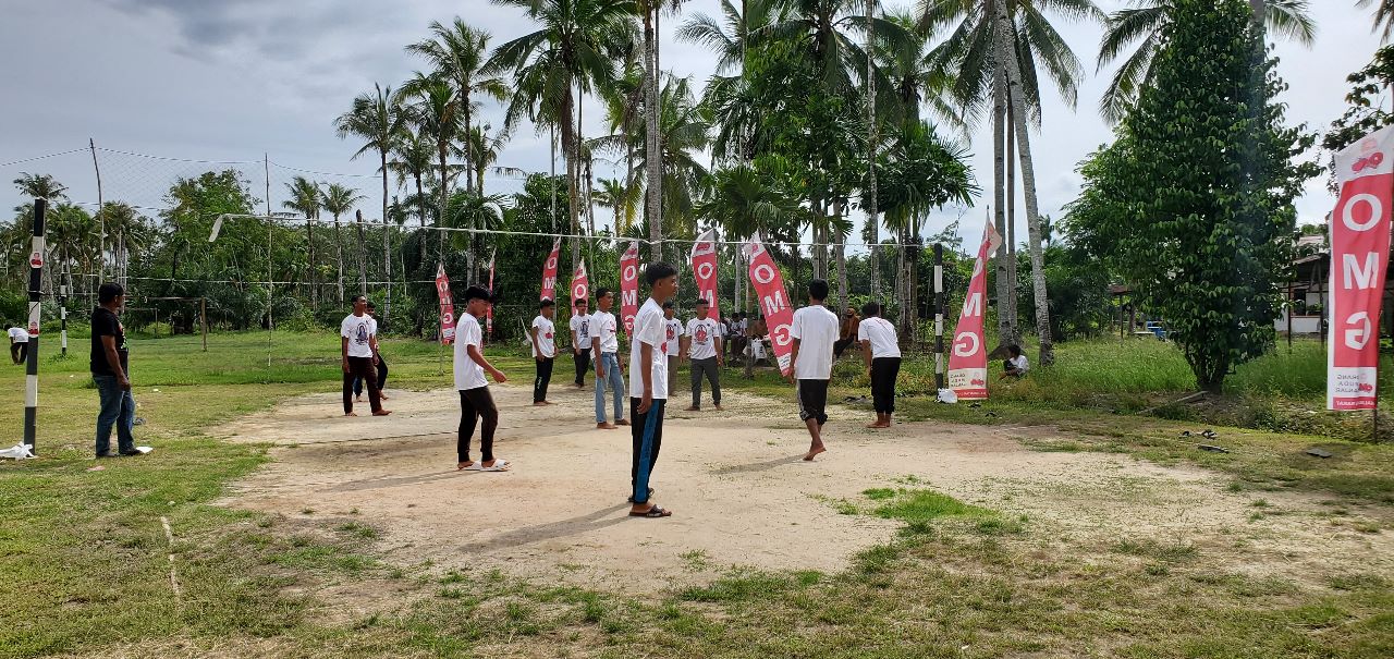 Turnamen Voli Bareng Pemuda Karang Taruna di Dusun Suap, Desa Pasir, Kecamatan Mempawah Hilir, Kabupaten Mempawah, Kalimantan Barat. (Foto: Jauhari)