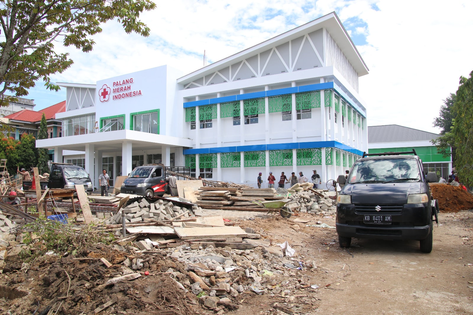 Gedung Markas Palang Merah Indonesia (PMI) Kalimantan Barat (Kalbar) yang terletak di lahan eks Kantor Dinas Kehutanan Kalbar, Jalan Letjen Sutoyo, Kota Pontianak direncanakan bakal diresmikan pada momen HUT RI ke 78 tanggal 17 Agustus 2023. (Foto: Jauhari)