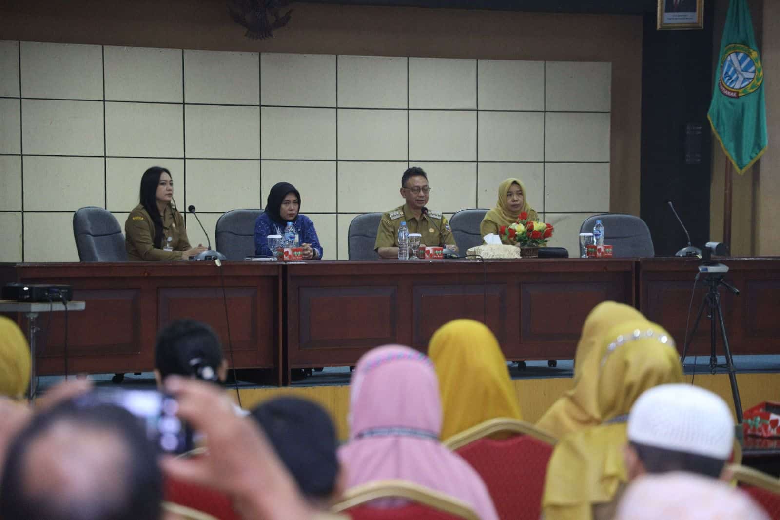 Wal Kota Pontianak, Edi Rusdi Kamtono memberikan sambutan dalam Pelatihan ASN Berintegritas The Agent of Service Excellence, di Aula Sultan Syarif Abdurrahman (SSA), Selasa (08/08/2023). (Foto: Indri)