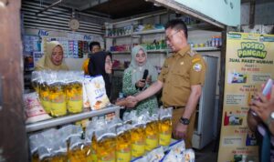 Wali Kota Pontianak, Edi Rusdi Kamtono mengapresiasi dan mendukung keberadaan posko pangan. (Foto: Indri)