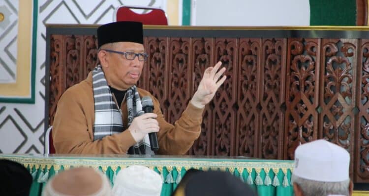 Gubernur Kalbar, Sutarmidji memberikan kuliah tujuh menit (kultum) di Masjid Agung Al-Mu'awwanah Kabupaten Sanggau, Jumat (11/08/2023). (Foto: Jauhari)
