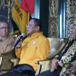 Tokoh nasional Oesman Sapta Odang (OSO) memberikan kata sambutan di Keraton Kerajaan Kusuma Negara, Kabupaten Sekadau, Sabtu (12/08/2023). (Foto: Biro Adpim For KalbarOnline.com)