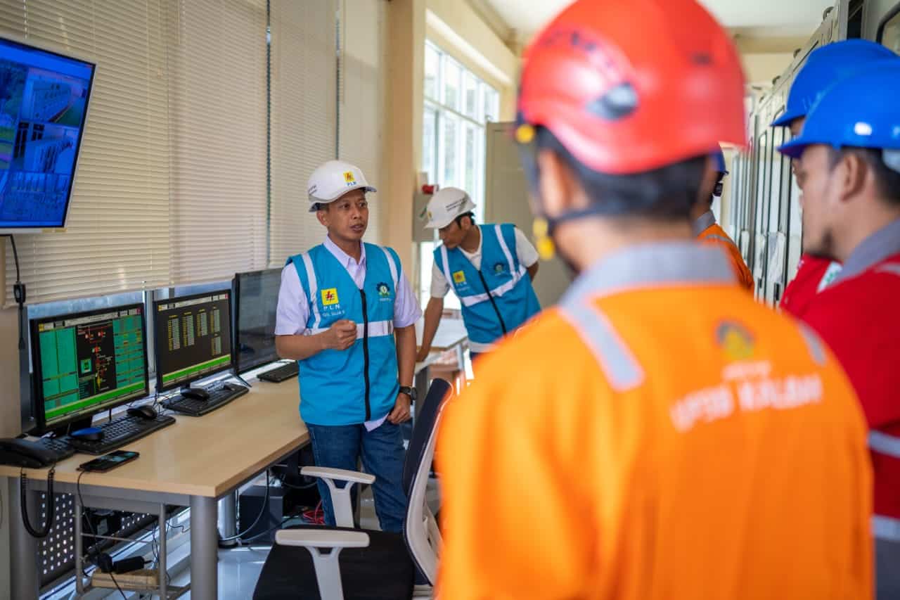 General Manager PLN UIP3B Kalimantan, Abdul Salam Nganro memastikan keandalan listrik selama masa siaga HUT RI. (Foto: PLN)