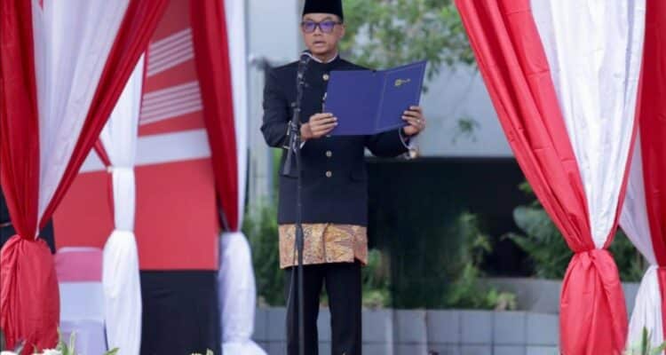 Direktur Utama PLN, Darmawan Prasodjo saat menjadi pembina upacara peringatan HUT ke-78 RI di Kantor Pusat PLN, Kamis, (17/08/2023). (Foto: PLN)