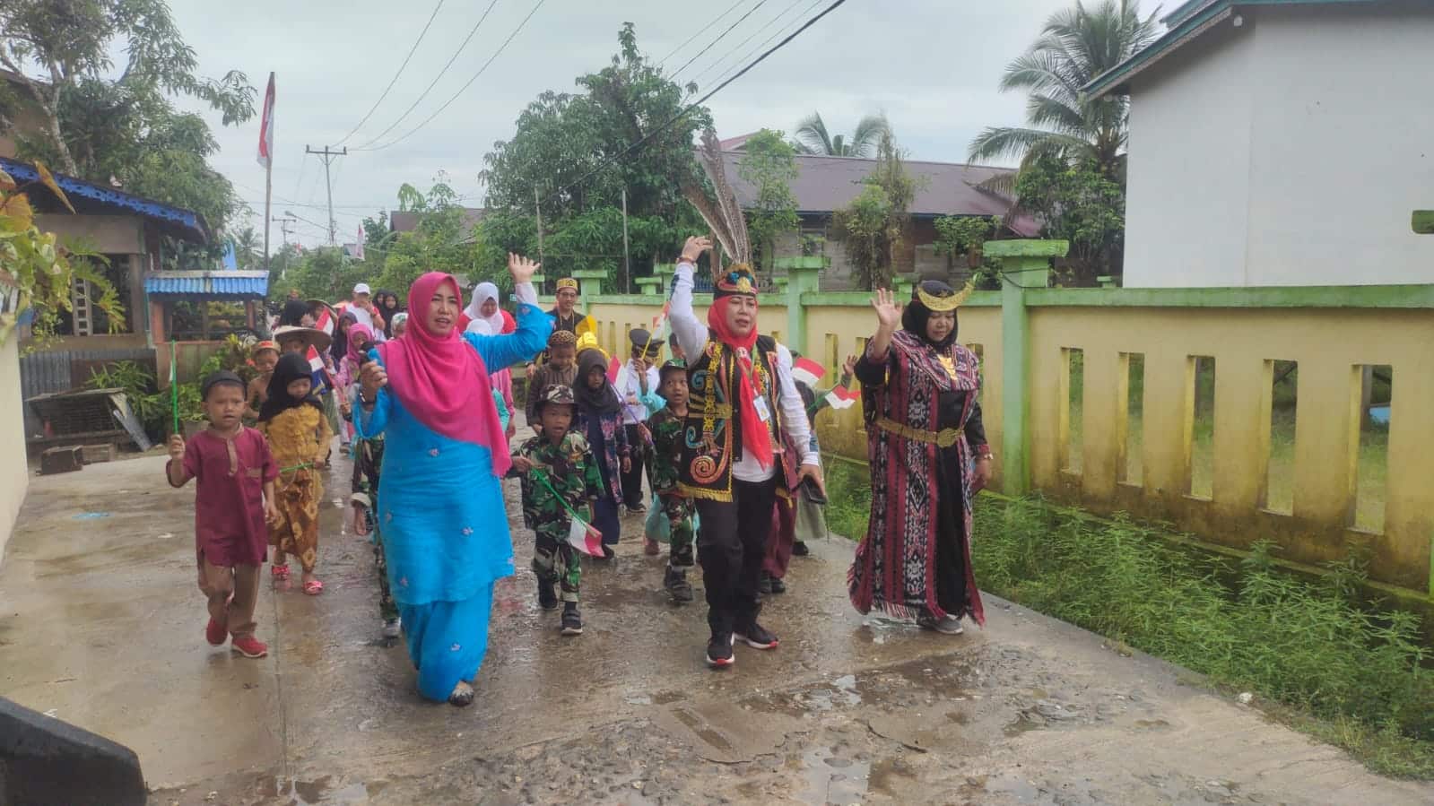 Karnaval keliling Kampung Tanjung Jati. (Foto: Ishaq)