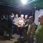 Suasana pembagian hadiah kepada para pemenang lomba pada Malam Penutupan Memeriahkan HUT RI ke 78 di Kelurahan Hilir Kantor. (Foto: Ishaq/KalbarOnline.com)