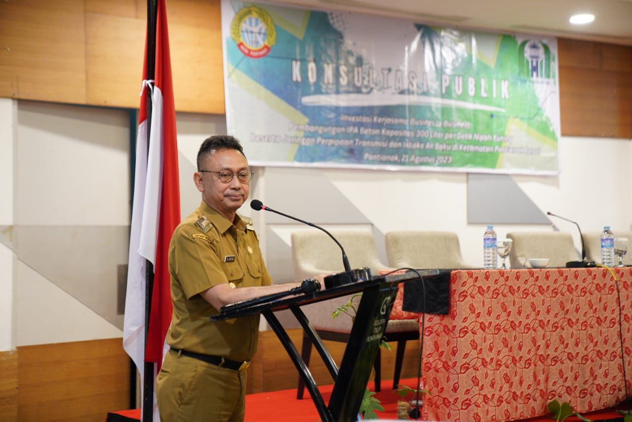 Wali Kota Pontianak, Edi Rusdi Kamtono membuka konsultasi publik membahas kerja sama business to business pembangunan IPA Nipah Kuning. (Foto: Indri)