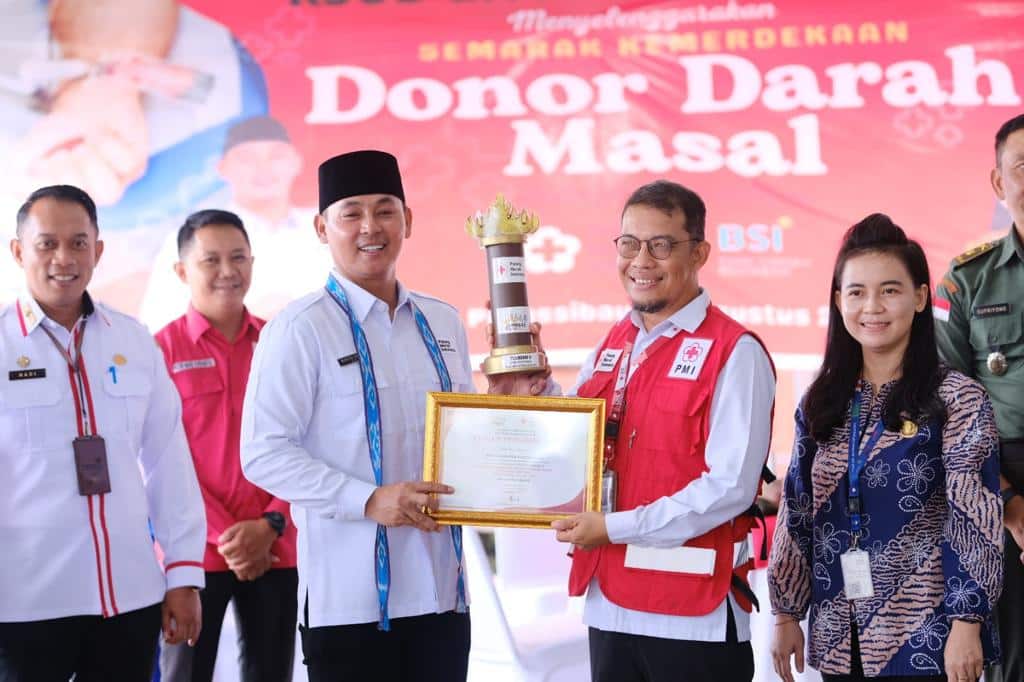 Wakil Bupati Kapuas Hulu, Wahyudi Hidayat membuka acara donor darah di RSUD dr. Achmad Diponegoro Putussibau, Rabu (23/08/2023). (Foto:Ishaq/KalbarOnline.com)