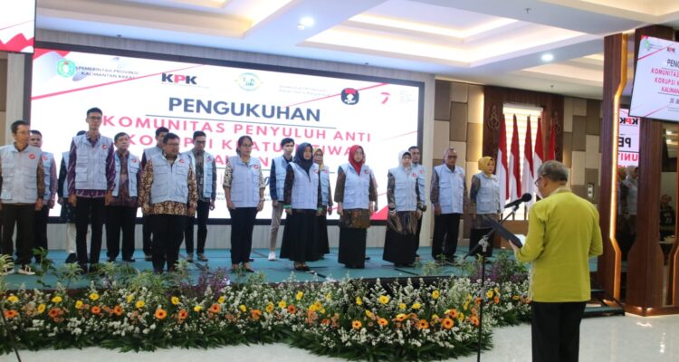 Pengukuhan Komunitas Penyuluh Anti Korupsi Khatulistiwa Kalbar (Tanjak) Kalimantan Barat. (Foto: Jauhari)