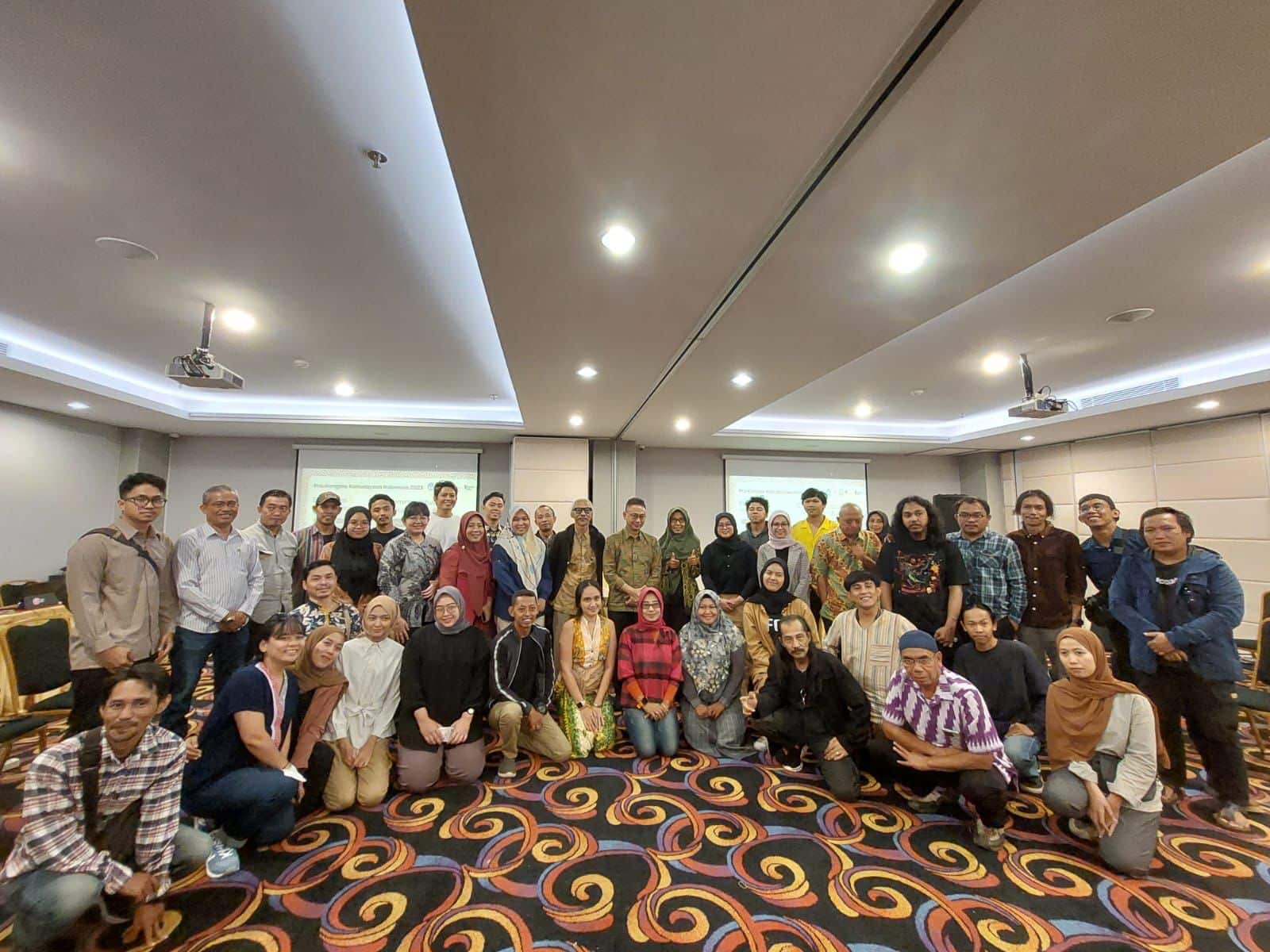 Wali Kota Pontianak, Edi Rusdi Kamtono foto bersama para peserta Pra-Kongres Kebudayaan 2023. (Foto: Indri)