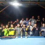 Panitia dan para juara Open Turnamen Biliar se-Kapuas Hulu Star Sport Biliar foto bersama usai pembagian trofi dan uang pembinaan. (Haq/KalbarOnline.com)