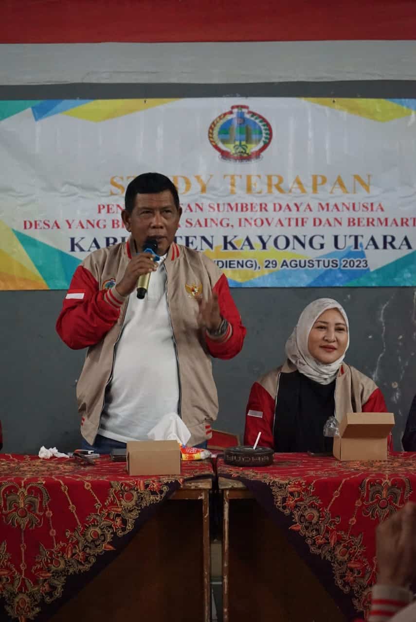 Bupati Kayong Utara, Citra Duani memberikan kata sambutan dalam acara studi terapan di Desa Jojogan, Kabupaten Wonosobo, Provinsi Jawa Tengah, Rabu (30/08/2023). (Foto: Santo)