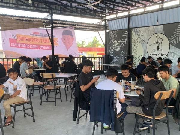 Suasana Turnamen Mobile Legends Piala Gubernur Kalbar di Aming Coffee Mempawah