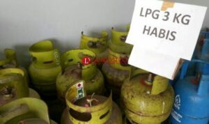 Ilustrasi kelangkaan gas elpiji 3 Kg. (Foto: Istimewa/Lampost.co)