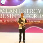 Direktur WHW, Deyong Tian menerima Penghargaan ASEAN Energy Awards 2023