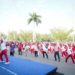 Senam bersama pada peringatan Hari Olahraga Nasional (Haornas) di halaman SSA Pontianak, Sabtu (09/09/2023). (Foto: Ang)