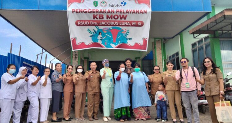 Foto bersama peserta Sosialisasi Metode Kontrasepsi Jangka Panjang (MKJP) Metode Operasi Wanita (MOW) di Kabupaten Bengkayang. (Foto: Istimewa)