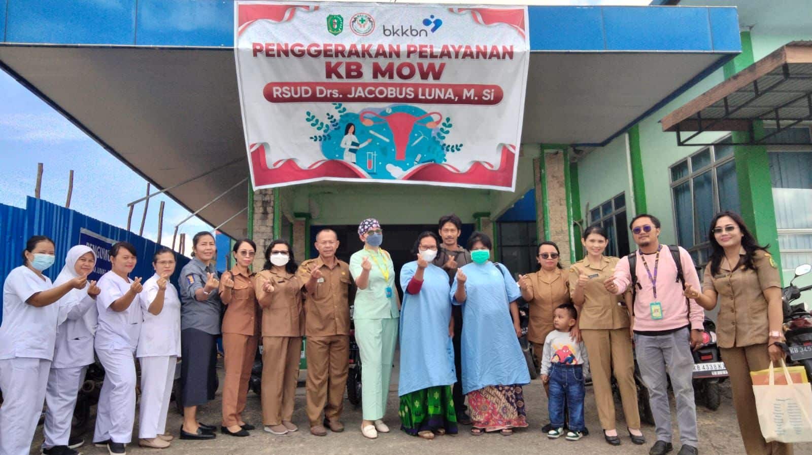 Foto bersama peserta Sosialisasi Metode Kontrasepsi Jangka Panjang (MKJP) Metode Operasi Wanita (MOW) di Kabupaten Bengkayang. (Foto: Istimewa)