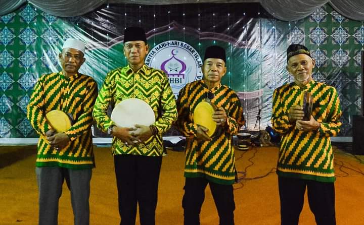 Wakil Bupati Ketapang, Farhan membuka Maulid Nabi Muhammad SAW 1445 H di Kecamatan Nanga Tayap, Senin (18/9/2023) malam. (Foto: Adi LC)
