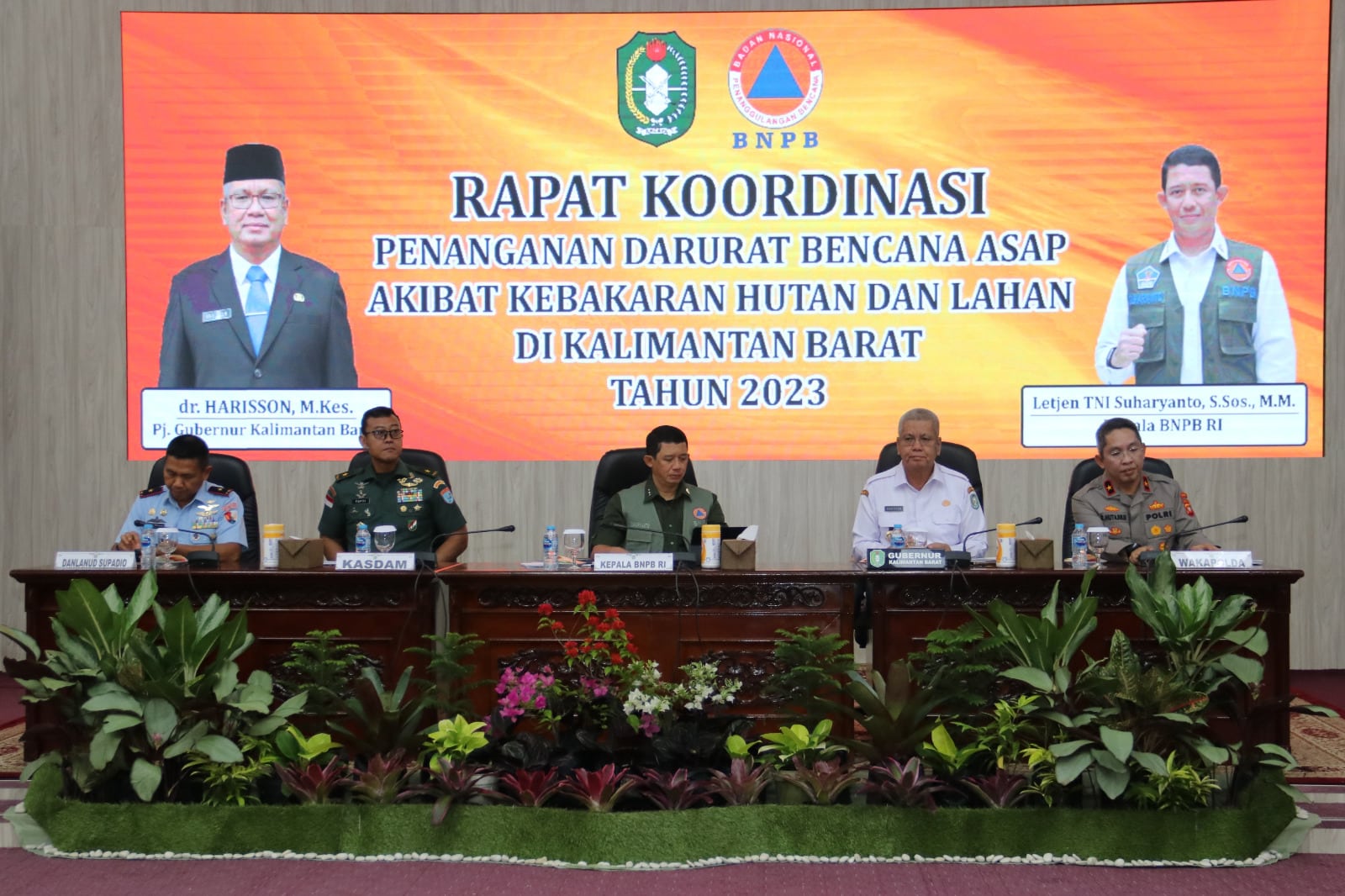 Rapat Koordinasi Penanggulangan Karhutla di Provinsi Kalimantan Barat bersama Kepala BNPB, di Balai Petitih, Kantor Gubernur Kalbar, Rabu (20/09/2023). (Foto: Jauhari)