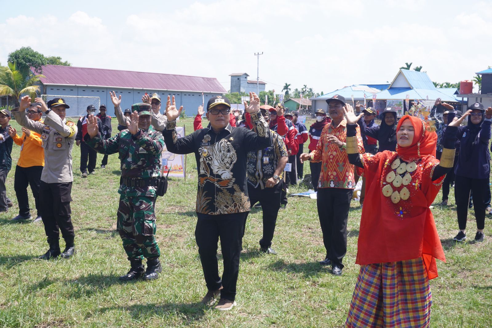 Wakil Bupati Kubu Raya, Sujiwo menghadiri Porseni Abpednas di Desa Kubu, Kecamatan Kubu, Kamis (21/09/2023). (Foto: Jauhari)