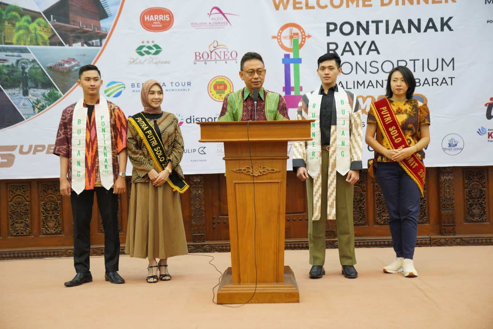 Wali Kota Pontianak, Edi Rusdi Kamtono memberikan sambutan di hadapan rombongan Pemerintah Kota Surakarta. (Foto: Prokopim Pontianak)
