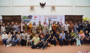 Foto bersama dengan seluruh rombongan Pemkot Surakarta (Solo). (Foto: Prokopim Pontianak)